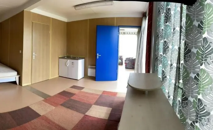 Lakepark Apartman شقة *